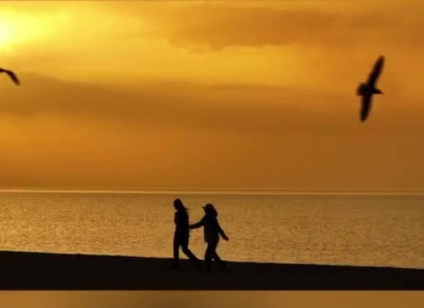 秀我中國｜當(dāng)夕陽吻上青海湖 時(shí)光凝成流動(dòng)的琥珀